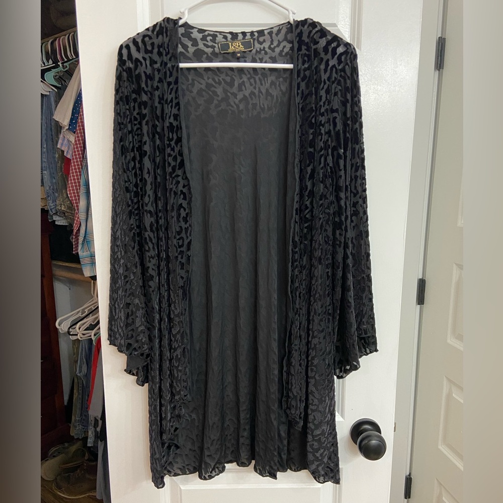 Black velvet leopard print kimono
